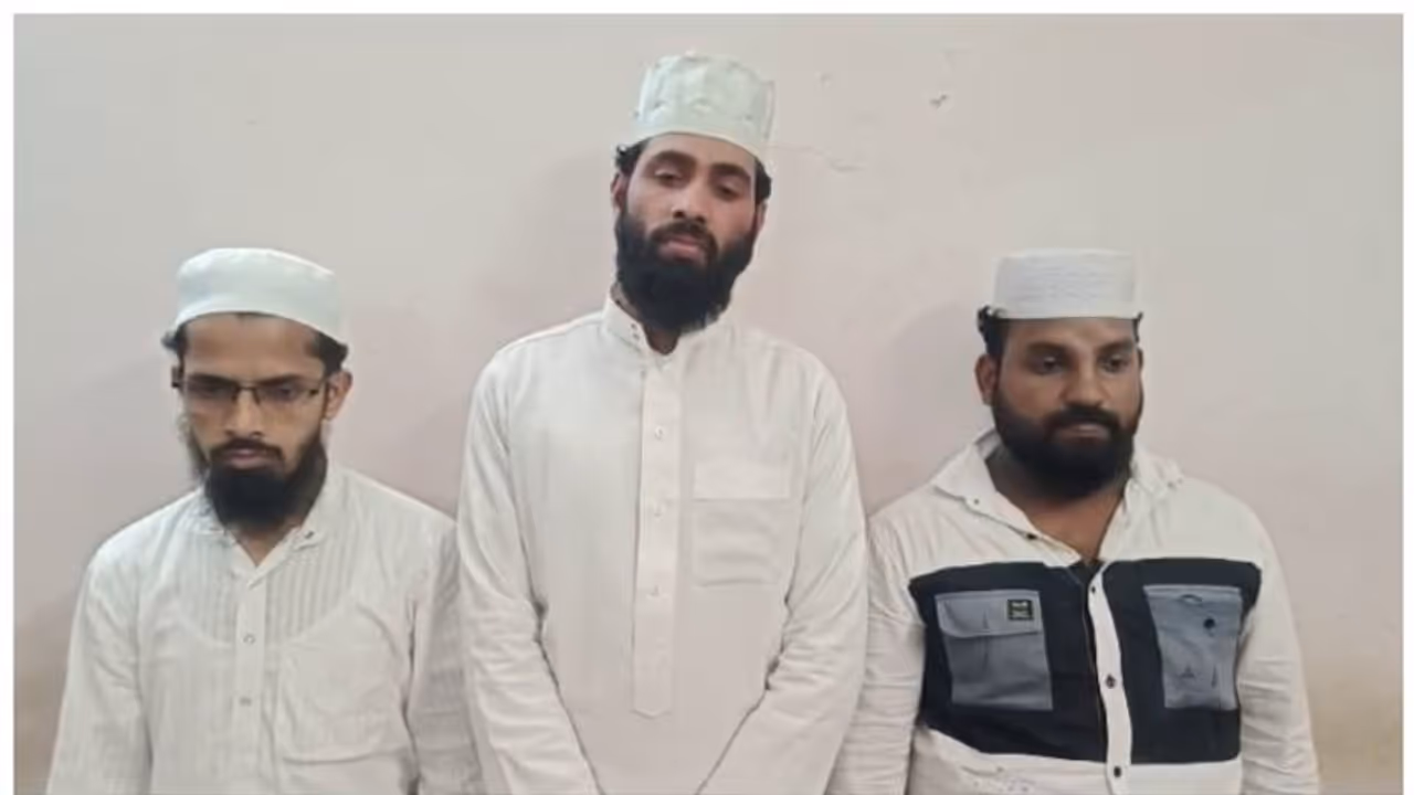 പ്രായപൂര്ത്തിയാകാത്ത കുട്ടികളെ പീഡനത്തിന് ഇരയാക്കി; മൂന്ന് മദ്രസ അധ്യാപകര് അറസ്റ്റില് പ്രായപൂര്ത്തിയാകാത്ത കുട്ടികളെ പീഡനത്തിന് ഇരയാക്കി; മൂന്ന് മദ്രസ അധ്യാപകര് അറസ്റ്റില്