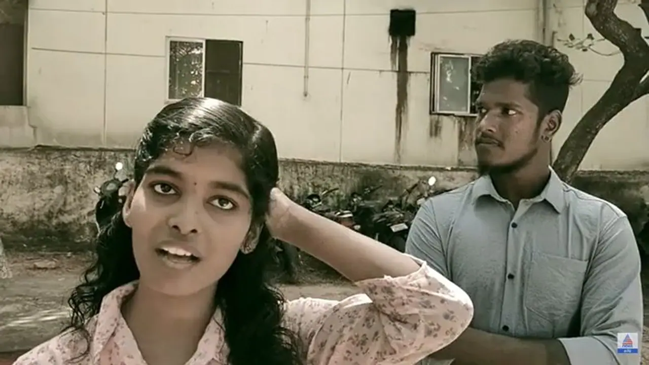 காதலனை விட மனமில்லாத மாணவி; உப்பு மீது முட்டி போட வைத்து சித்ரவதை செய்த தாய் போலீசார் கண்டிப்பு காதலனை விட மனமில்லாத மாணவி; உப்பு மீது முட்டி போட வைத்து சித்ரவதை செய்த தாய் போலீசார் கண்டிப்பு