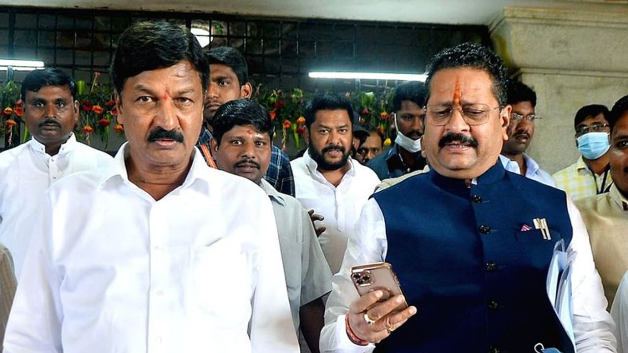 ಬಿಜೆಪಿಯಲ್ಲಿ ಮತ್ತೆ ಅತೃಪ್ತಿ ಸ್ಫೋಟ: ಸಭೆಗೆ ಯತ್ನಾಳ್ ಜಾರಕಿಹೊಳಿ ಬಹಿಷ್ಕಾರ