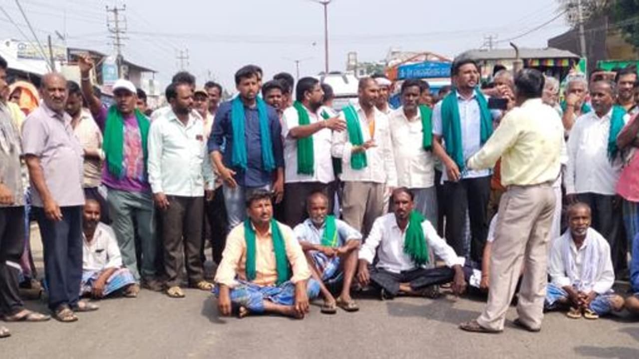  ರಾತ್ರೋರಾತ್ರಿ ರೈತ ಮುಖಂಡರ ಬಂಧನ, ರೈತರಿಂದ ಪ್ರತಿಭಟನೆ