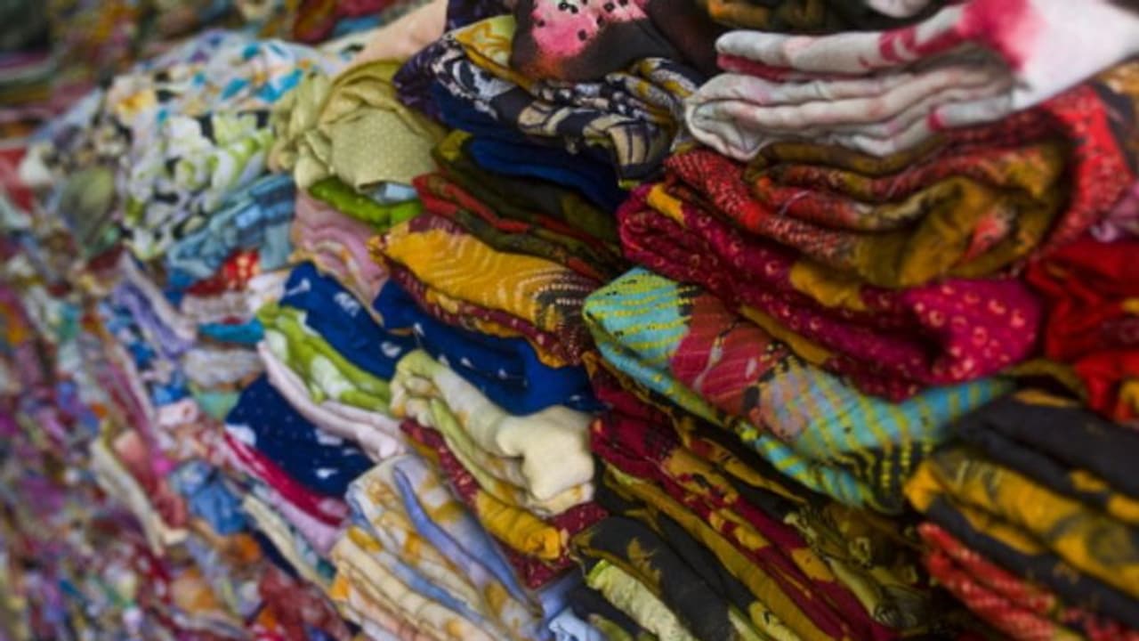 കളക്ട്രേറ്റിൽ സൗജന്യവിതരണത്തിനായി വച്ചിരുന്ന മുണ്ടും സാരിയും മോഷണം പോയി, ഫീൽഡ് സര്വേയറുടെ ജാമ്യാപേക്ഷ തള്ളി കളക്ട്രേറ്റിൽ സൗജന്യവിതരണത്തിനായി വച്ചിരുന്ന മുണ്ടും സാരിയും മോഷണം പോയി, ഫീൽഡ് സര്വേയറുടെ ജാമ്യാപേക്ഷ തള്ളി