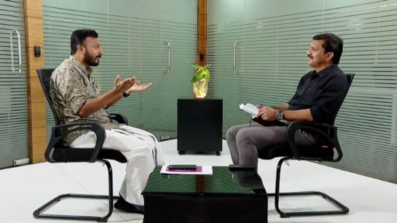 വ്യാജ തിരിച്ചറിയൽ കാർഡുണ്ടാക്കിയതിന് തെളിവുണ്ടോ, സുരേന്ദ്രന്റെ പക്കൽ 'കൈരേഖ' മാത്രം; രാഹുല് മാങ്കൂട്ടത്തിൽ വ്യാജ തിരിച്ചറിയൽ കാർഡുണ്ടാക്കിയതിന് തെളിവുണ്ടോ, സുരേന്ദ്രന്റെ പക്കൽ 'കൈരേഖ' മാത്രം; രാഹുല് മാങ്കൂട്ടത്തിൽ