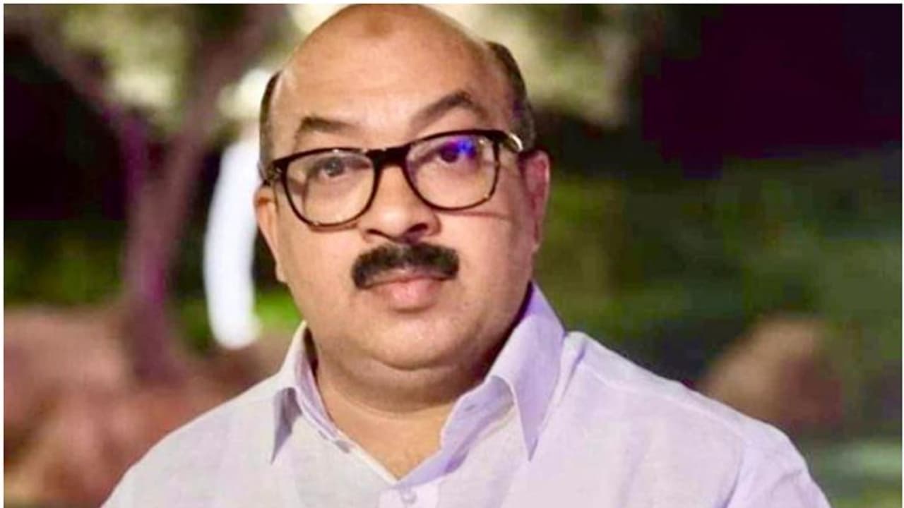 സാമൂഹികപ്രവർത്തകന് സത്താർ കായംകുളത്തിന്റെ മൃതദേഹം നാട്ടിലെത്തിച്ച് ഖബറടക്കി സാമൂഹികപ്രവർത്തകന് സത്താർ കായംകുളത്തിന്റെ മൃതദേഹം നാട്ടിലെത്തിച്ച് ഖബറടക്കി