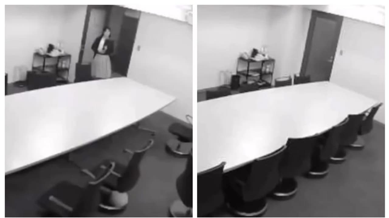 കൈയടിച്ചാല് അരികിലെത്തും; സ്വീകരണ മുറിയിലേക്ക് ഇനി സ്വയം നീങ്ങുന്ന 'ബുദ്ധിയുള്ള കസേര'കളും ! കൈയടിച്ചാല് അരികിലെത്തും; സ്വീകരണ മുറിയിലേക്ക് ഇനി സ്വയം നീങ്ങുന്ന 'ബുദ്ധിയുള്ള കസേര'കളും !