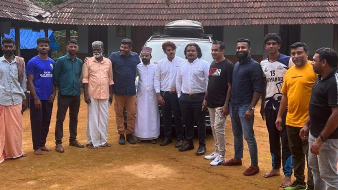 ലാൽ ജോസിന്റെ യാത്ര പ്രചോദനം, 57 ദിവസം, 13 രാജ്യങ്ങൾ താണ്ടിയ മലയാളി സംഘം യുകെയിൽ നിന്ന് ജന്മനാട്ടിലെത്തി ലാൽ ജോസിന്റെ യാത്ര പ്രചോദനം, 57 ദിവസം, 13 രാജ്യങ്ങൾ താണ്ടിയ മലയാളി സംഘം യുകെയിൽ നിന്ന് ജന്മനാട്ടിലെത്തി