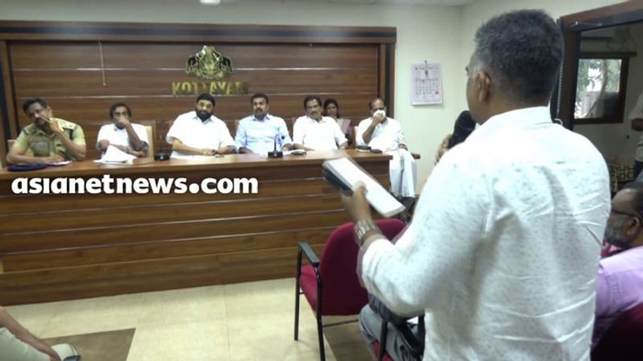 നവ കേരള സദസ്സിന് പണം പിരിക്കാൻ ടാർജറ്റ് നിശ്ചയിച്ചു നൽകി: കോട്ടയത്ത് രാഷ്ട്രീയ വിവാദം നവ കേരള സദസ്സിന് പണം പിരിക്കാൻ ടാർജറ്റ് നിശ്ചയിച്ചു നൽകി: കോട്ടയത്ത് രാഷ്ട്രീയ വിവാദം