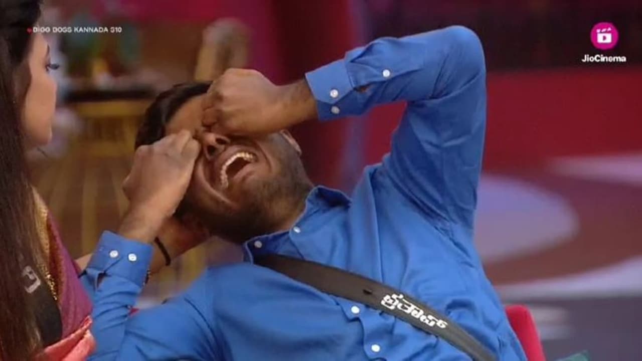 ಅಪ್ಪನ ನಂಬರ್ ಬ್ಲಾಕ್ ಮಾಡಿದ್ದ ಡ್ರೋನ್ ಪ್ರತಾಪ್, ಈಗ ಅಪ್ಪನ ಧ್ವನಿ ಕೇಳಿ ಬಿಕ್ಕಿ ಬಿಕ್ಕಿ ಅತ್ತರು! ಅಪ್ಪನ ನಂಬರ್ ಬ್ಲಾಕ್ ಮಾಡಿದ್ದ ಡ್ರೋನ್ ಪ್ರತಾಪ್, ಈಗ ಅಪ್ಪನ ಧ್ವನಿ ಕೇಳಿ ಬಿಕ್ಕಿ ಬಿಕ್ಕಿ ಅತ್ತರು!