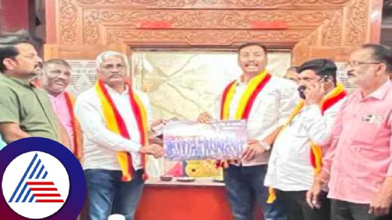 ನಾಳೆ ವಿಶ್ವಕಪ್ ಫೈನಲ್ ಹೈವೋಲ್ಟೇಜ್ ಕದನ; ಭಾರತದ ಗೆಲುವಿಗೆ ವಿಘ್ನೇಶ್ವರನಿಗೆ ಪೂಜೆ ಸಲ್ಲಿಸಿದ ಕರವೇ! ನಾಳೆ ವಿಶ್ವಕಪ್ ಫೈನಲ್ ಹೈವೋಲ್ಟೇಜ್ ಕದನ; ಭಾರತದ ಗೆಲುವಿಗೆ ವಿಘ್ನೇಶ್ವರನಿಗೆ ಪೂಜೆ ಸಲ್ಲಿಸಿದ ಕರವೇ!