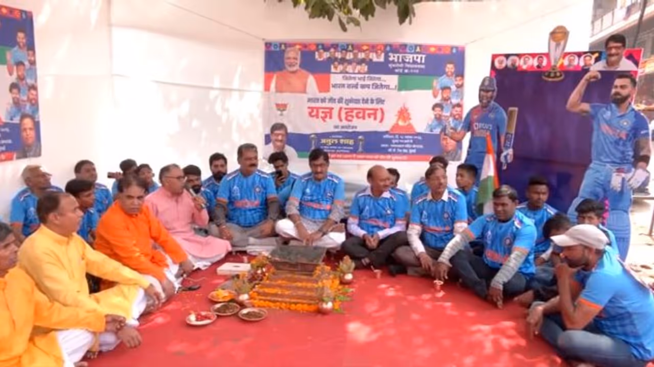 Pujas, havans, aartis and more: Fans pray for India's win against Australia to lift World Cup title (WATCH) Pujas, havans, aartis and more: Fans pray for India's win against Australia to lift World Cup title (WATCH)