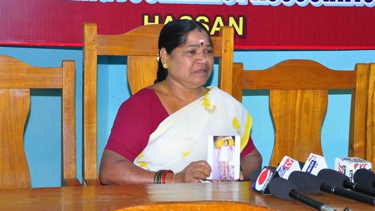 ಹಾಸನ: 33 ವರ್ಷದ ಮಗಳಿಗೆ ಮೆದುಳು ಜ್ವರ ಚಿಕಿತ್ಸೆಗಾಗಿ ನೆರವು ಕೋರಿದ ತಾಯಿ