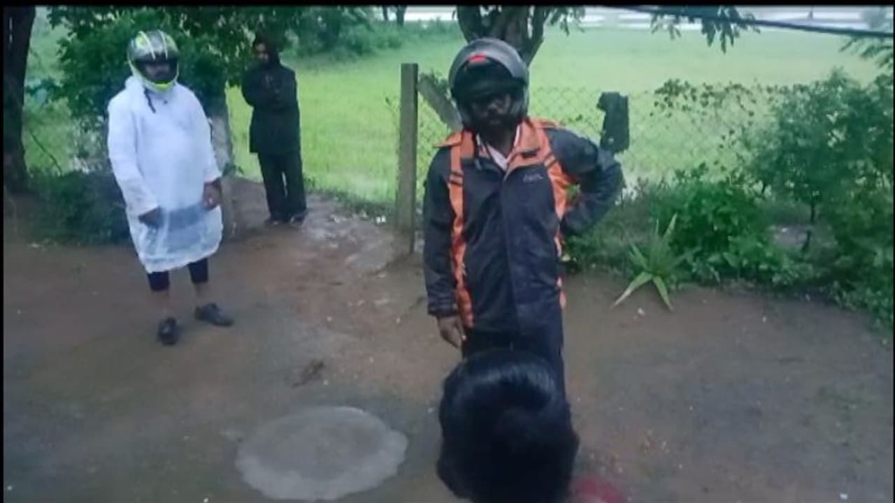 'എല്ലാം എളുപ്പമാണ്, സിബിൽ വേണ്ട, ഈടുമില്ല, പണം കയ്യിലെത്തും! അവശ്യസമയത്ത് പണം, എന്നാൽ പിന്നാലെ രൂപം മാറും 'എല്ലാം എളുപ്പമാണ്, സിബിൽ വേണ്ട, ഈടുമില്ല, പണം കയ്യിലെത്തും! അവശ്യസമയത്ത് പണം, എന്നാൽ പിന്നാലെ രൂപം മാറും