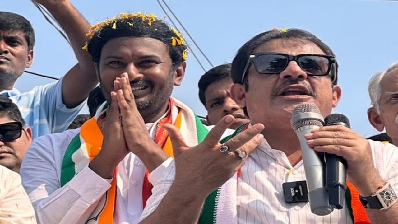 ತೆಲಂಗಾಣ ವಿಧಾನಸಭೆ ಚುನಾವಣೆ ವಾರ್ ರೂಮ್ನಲ್ಲಿ ಸ್ಟಾರ್ ಪ್ರಚಾರಕ ಜಮೀರ್ ಅಹ್ಮದ್ಗೆ ಫುಲ್ ಡಿಮ್ಯಾಂಡ್ ತೆಲಂಗಾಣ ವಿಧಾನಸಭೆ ಚುನಾವಣೆ ವಾರ್ ರೂಮ್ನಲ್ಲಿ ಸ್ಟಾರ್ ಪ್ರಚಾರಕ ಜಮೀರ್ ಅಹ್ಮದ್ಗೆ ಫುಲ್ ಡಿಮ್ಯಾಂಡ್