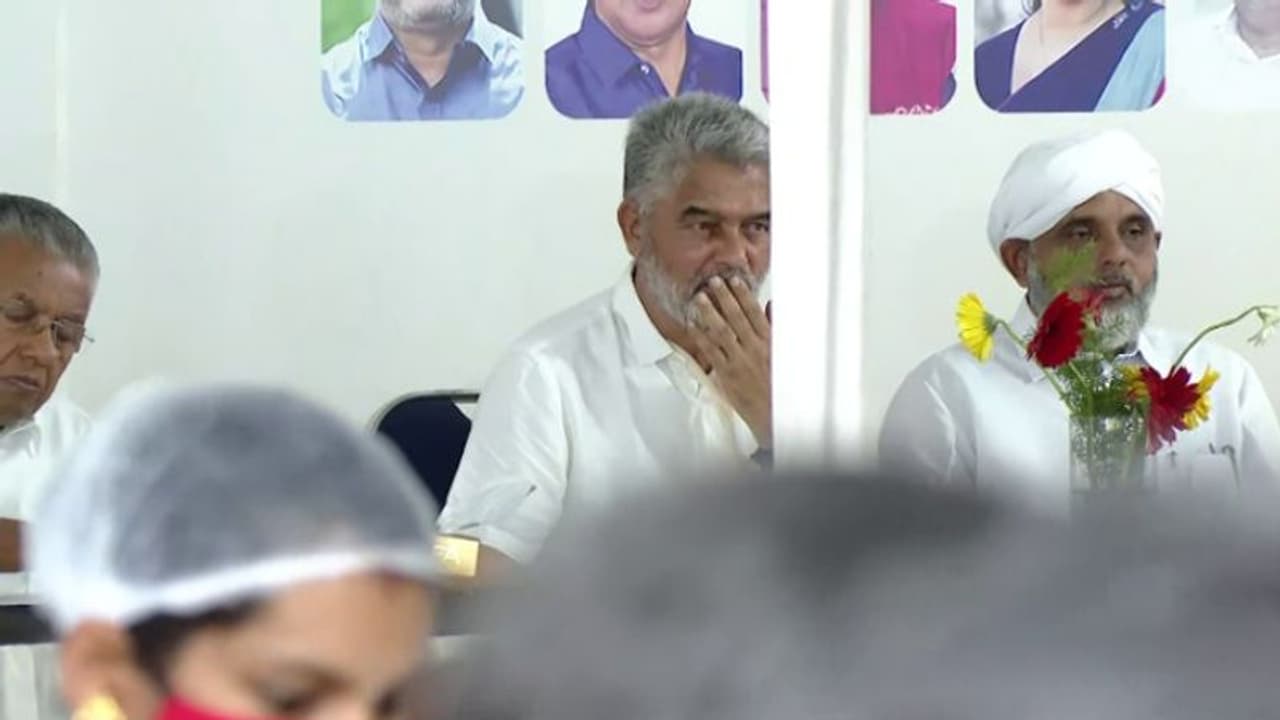 ലീഗ് നേതാവ് നവകേരള സദസ്സില്‍, മുഖ്യമന്ത്രിക്കൊപ്പം പ്രഭാത യോഗത്തില്‍ സംസ്ഥാന കൗൺസിൽ അംഗം എൻഎ അബൂബക്കർ 