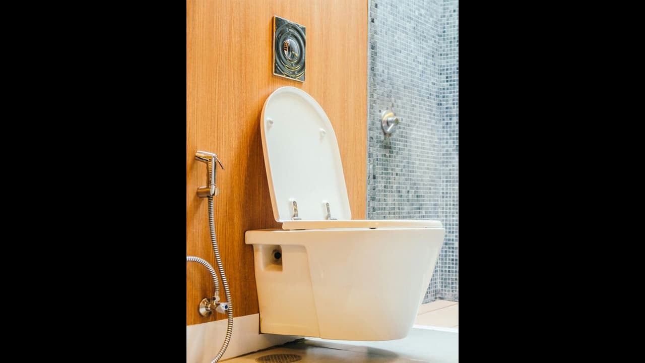 வெஸ்டர்ன் டாய்லெட் யூஸ் பண்றீங்களா.? அப்ப மூடியை மூடி ஃப்ளஷ் செய்யுங்கள்.. எச்சரிக்கும் மருத்துவர்கள்..!!