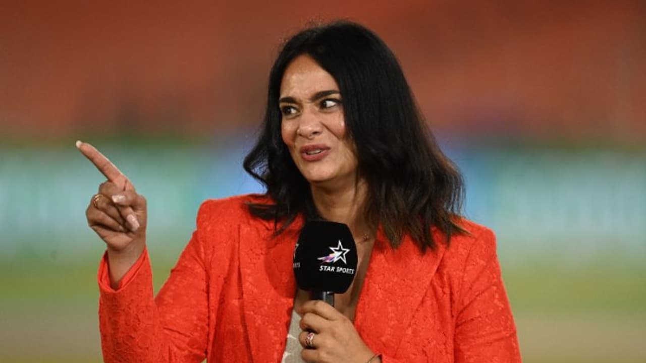 എന്നാല് മൊത്തം മൂടാം; വസ്ത്രത്തിന് ഇറക്കം കുറഞ്ഞെന്ന് പരിഹസിച്ചവരുടെ വായടപ്പിച്ച് മായന്തി ലാംഗര് എന്നാല് മൊത്തം മൂടാം; വസ്ത്രത്തിന് ഇറക്കം കുറഞ്ഞെന്ന് പരിഹസിച്ചവരുടെ വായടപ്പിച്ച് മായന്തി ലാംഗര്