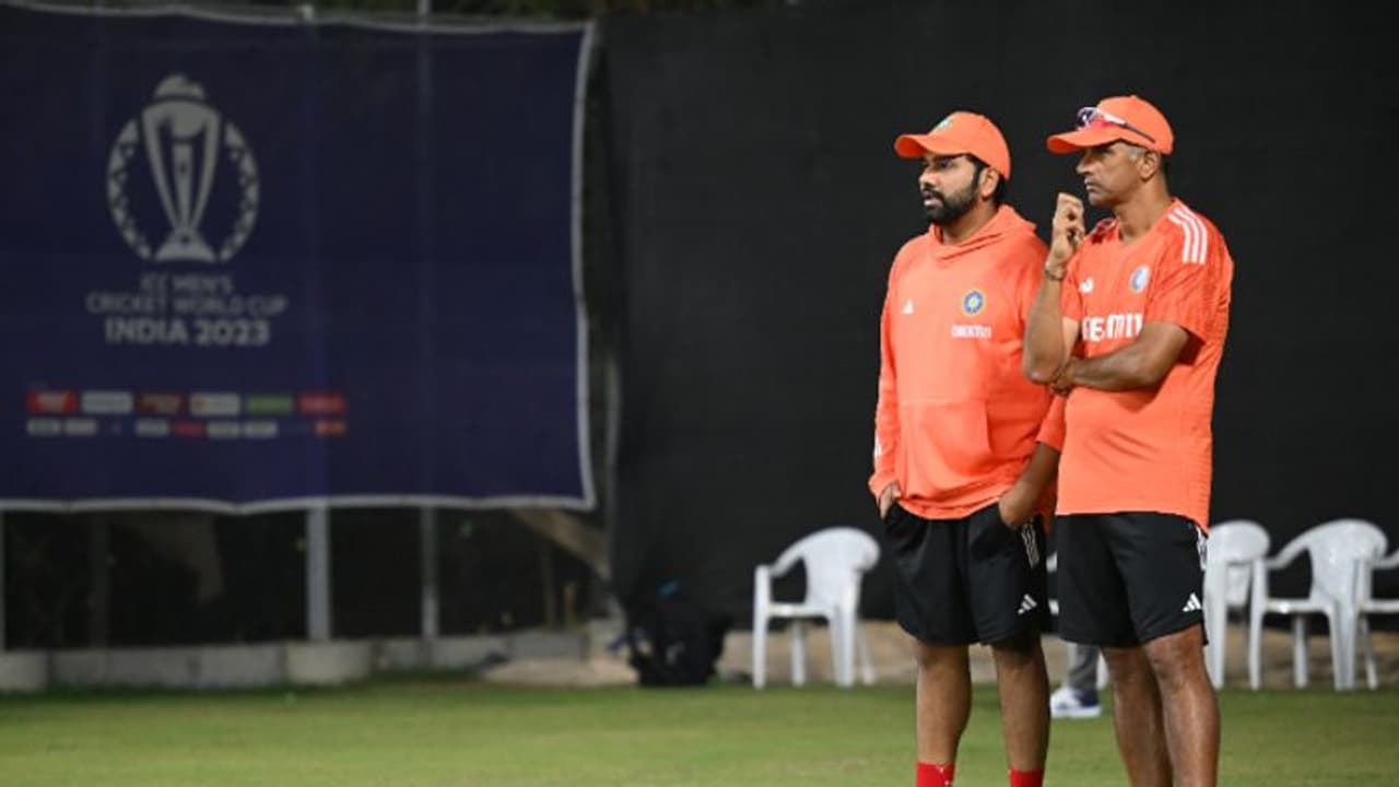 കപ്പടിക്കാന് രോഹിത് വജ്രായുധത്തെ ഇറക്കുമോ? അവസാന മണിക്കൂറിലും ചോദ്യം ഒന്ന് മാത്രം! കപ്പടിക്കാന് രോഹിത് വജ്രായുധത്തെ ഇറക്കുമോ? അവസാന മണിക്കൂറിലും ചോദ്യം ഒന്ന് മാത്രം!