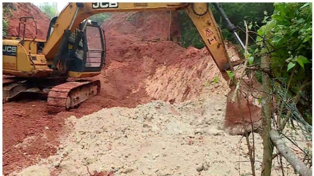 ആലപ്പുഴ മറ്റപ്പിള്ളി കുന്നിടിക്കൽ; കളക്ടറുടെ നേതൃത്വത്തിൽ അന്വേഷണത്തിന് തുടക്കം ആലപ്പുഴ മറ്റപ്പിള്ളി കുന്നിടിക്കൽ; കളക്ടറുടെ നേതൃത്വത്തിൽ അന്വേഷണത്തിന് തുടക്കം