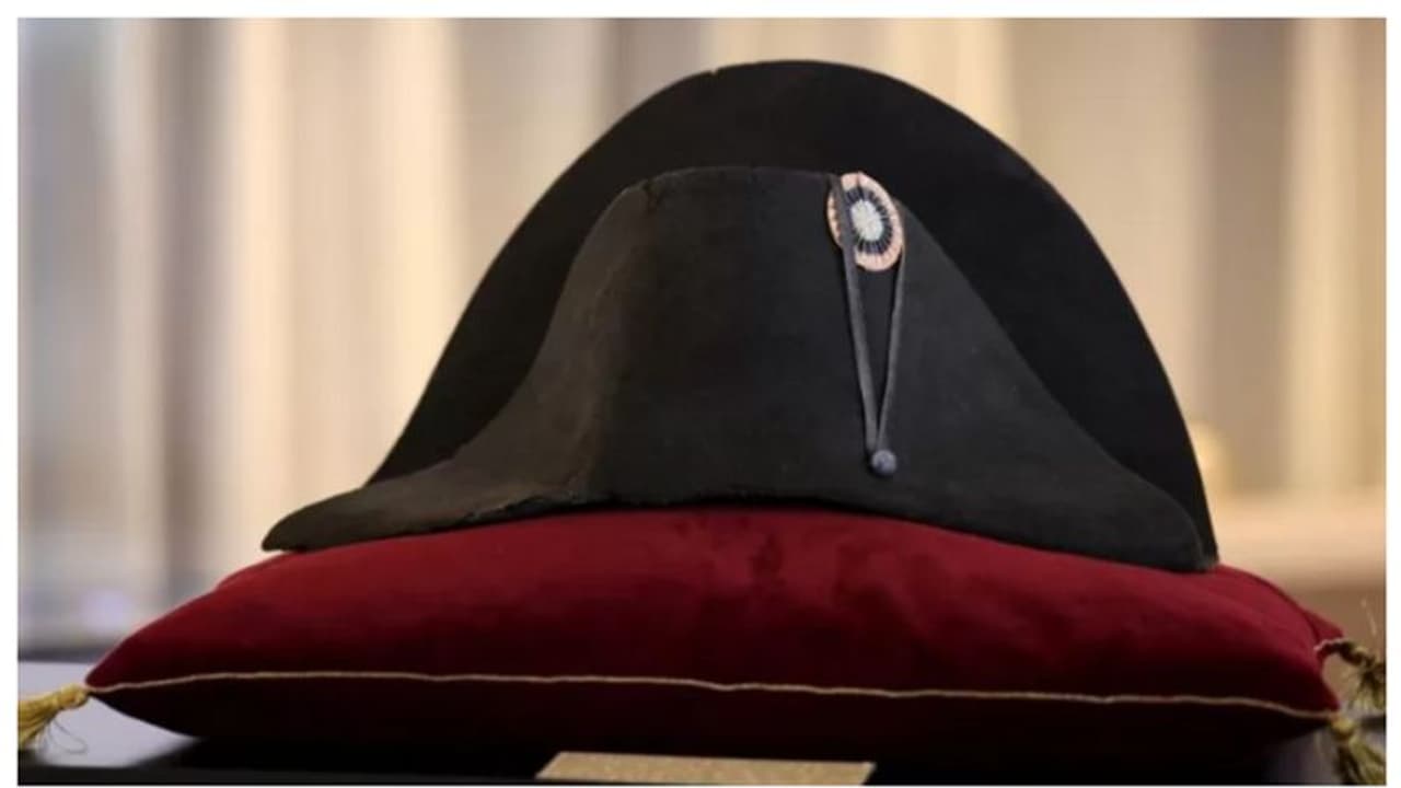 നെപ്പോളിയന് ബോണാപാര്ട്ടിന്റെ തൊപ്പി ലേലത്തിന്; പ്രതീക്ഷിക്കുന്ന വില കോടികള് ! നെപ്പോളിയന് ബോണാപാര്ട്ടിന്റെ തൊപ്പി ലേലത്തിന്; പ്രതീക്ഷിക്കുന്ന വില കോടികള് !