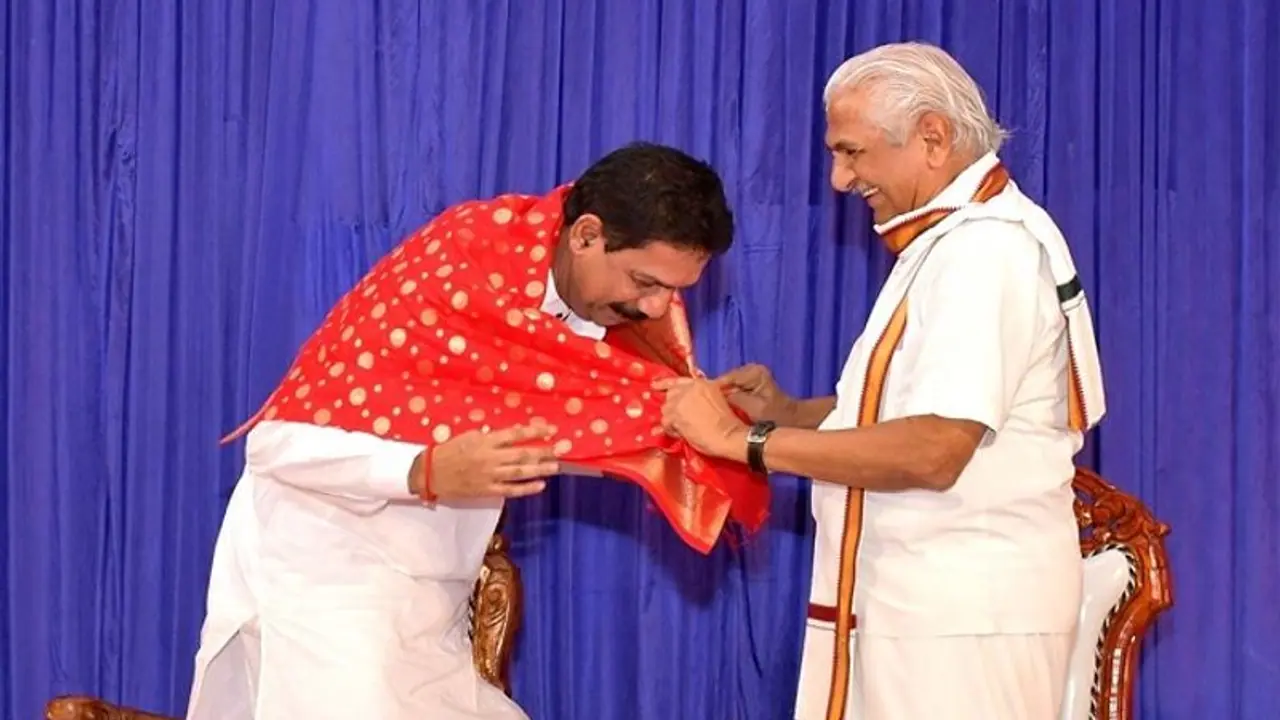 ಮುನಿಸು ಮರೆತು ಒಂದಾಗಿ ಕಾಣಿಸಿದ ಕಟೀಲ್ ಕಲ್ಲಡ್ಕ ಪ್ರಭಾಕರ ಭಟ್ ಮುನಿಸು ಮರೆತು ಒಂದಾಗಿ ಕಾಣಿಸಿದ ಕಟೀಲ್ ಕಲ್ಲಡ್ಕ ಪ್ರಭಾಕರ ಭಟ್