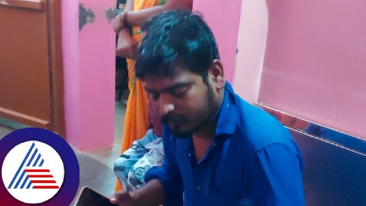 ಹೆಜ್ಜೇನು ದಾಳಿಗೆ ಹೆದರಿ ಬಾವಿಗೆ ಹಾರಿದ ಯುವಕ! ಹೆಜ್ಜೇನು ದಾಳಿಗೆ ಹೆದರಿ ಬಾವಿಗೆ ಹಾರಿದ ಯುವಕ!