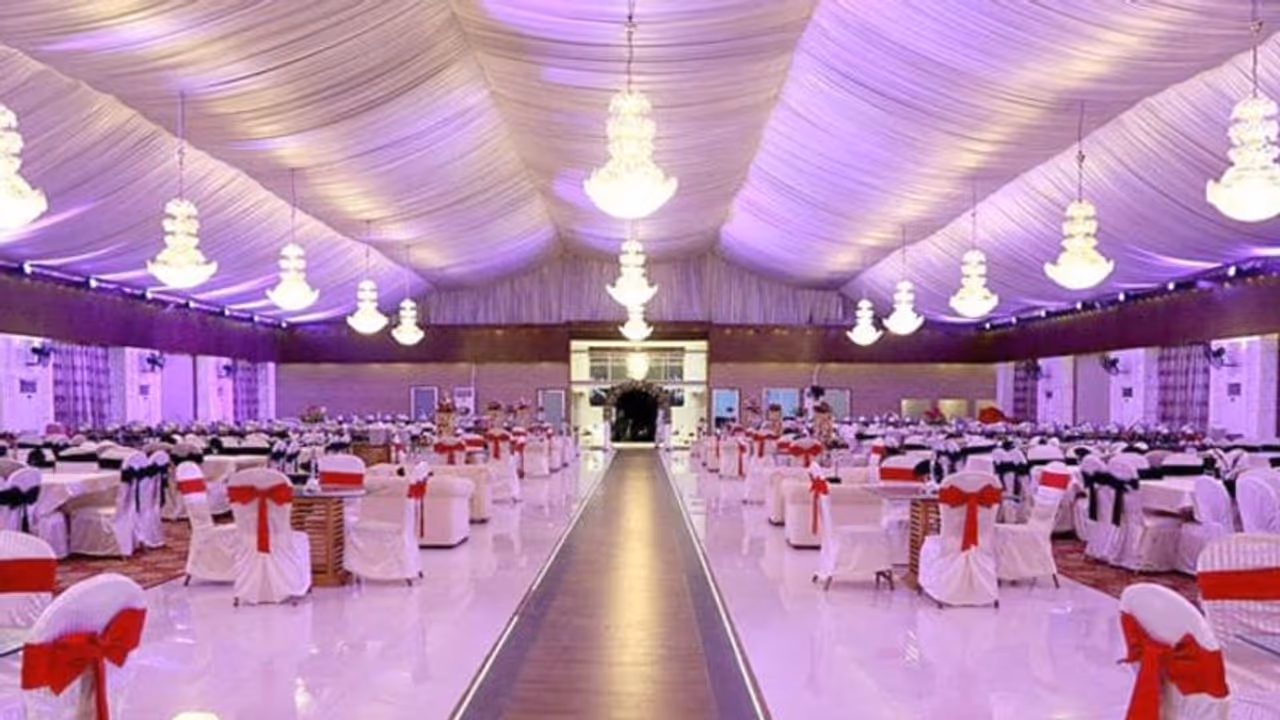 ரசிகர்களுக்கு மட்டும் இலவசம்.. பிரம்மாண்ட திருமண மண்டபம் கட்டப்போகும் கோலிவுட் செலிபிரிட்டி யார் சார் அவரு? ரசிகர்களுக்கு மட்டும் இலவசம்.. பிரம்மாண்ட திருமண மண்டபம் கட்டப்போகும் கோலிவுட் செலிபிரிட்டி யார் சார் அவரு?