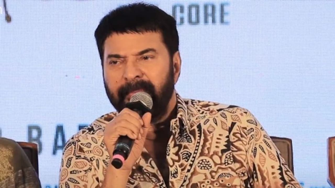 കൊല്ലത്ത് കലോത്സവ വേദിയില് എത്തുന്ന മമ്മൂട്ടിക്ക് സമ്മാനിക്കുക 'സര്പ്രൈസ് പ്രതിമ'.! കൊല്ലത്ത് കലോത്സവ വേദിയില് എത്തുന്ന മമ്മൂട്ടിക്ക് സമ്മാനിക്കുക 'സര്പ്രൈസ് പ്രതിമ'.!