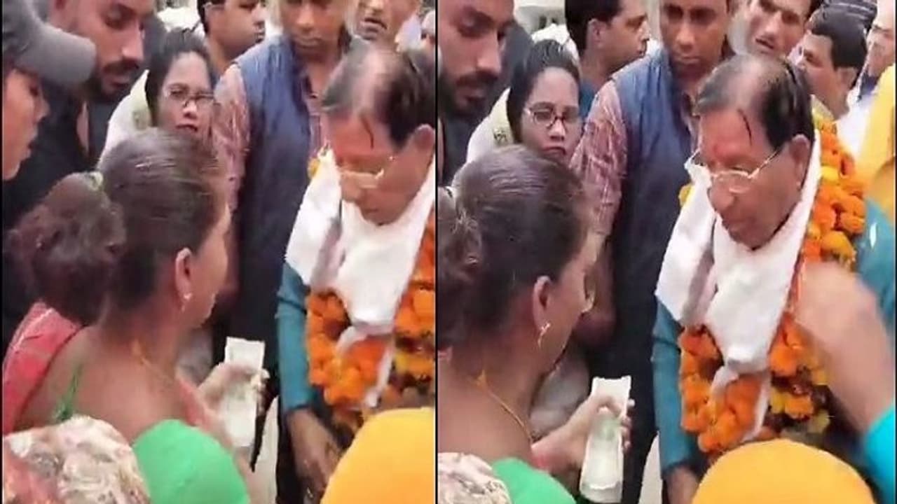 Shanti Dhariwal : మాకు డబ్బులొద్దు.. న్యాయం, గౌరవం కావాలి.. శాంతి ధరివాల్ కు మహిళల నుంచి వ్యతిరేకత Shanti Dhariwal : మాకు డబ్బులొద్దు.. న్యాయం, గౌరవం కావాలి.. శాంతి ధరివాల్ కు మహిళల నుంచి వ్యతిరేకత