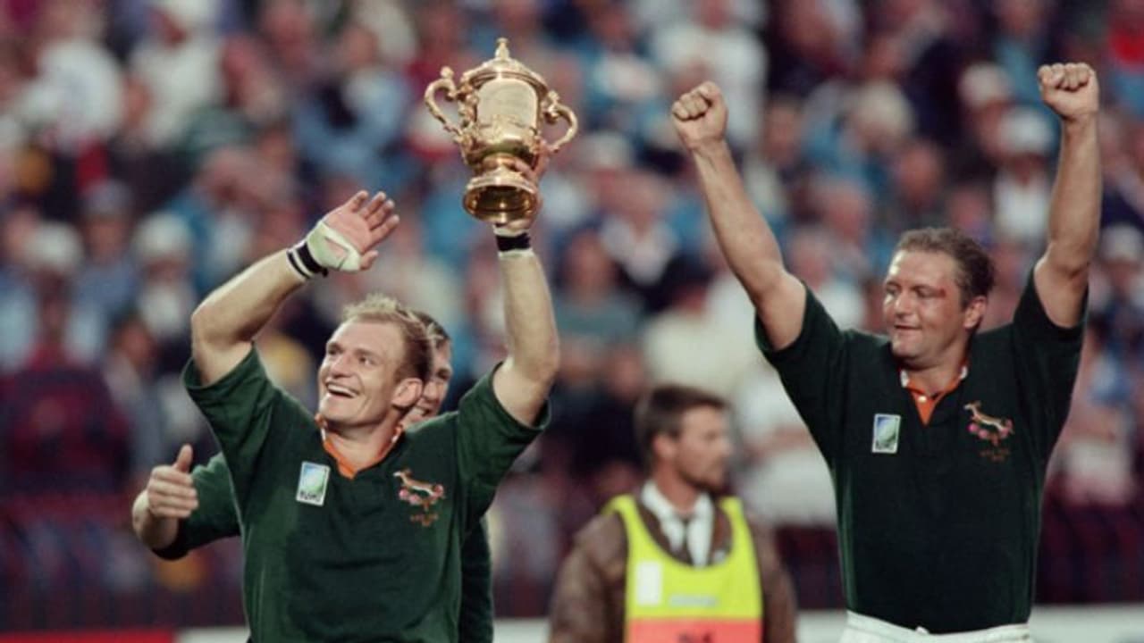 1995 ரக்பி உலகக் கோப்பையை வென்ற முன்னாள் வீரர் ஹன்னஸ் ஸ்ட்ரைடோம் கார் விபத்தில் பலி! 1995 ரக்பி உலகக் கோப்பையை வென்ற முன்னாள் வீரர் ஹன்னஸ் ஸ்ட்ரைடோம் கார் விபத்தில் பலி!