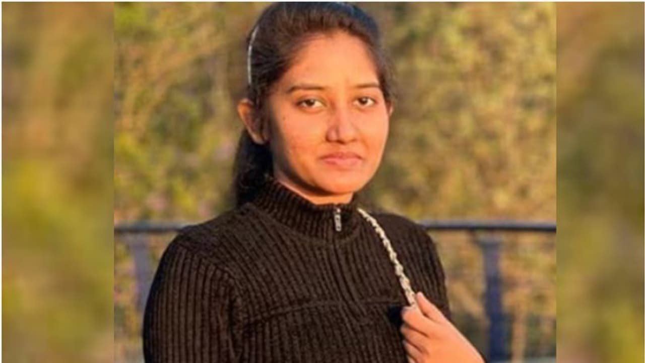 ആറു മാസം മുമ്പ് യുകെയിലെത്തി; ഗര്ഭസ്ഥ ശിശുവിനെ നഷ്ടമായ പ്രയാസത്തില് കഴിയുന്നതിനിടെ അപ്രതീക്ഷിത മരണം ആറു മാസം മുമ്പ് യുകെയിലെത്തി; ഗര്ഭസ്ഥ ശിശുവിനെ നഷ്ടമായ പ്രയാസത്തില് കഴിയുന്നതിനിടെ അപ്രതീക്ഷിത മരണം