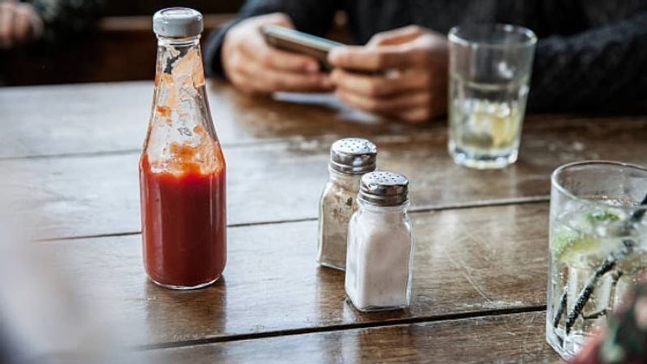 ടൊമാറ്റോ കെച്ചപ്പ് ഉണ്ടാക്കുന്നതിങ്ങനെ; വീഡിയോ ശ്രദ്ധേയമാകുന്നു... ടൊമാറ്റോ കെച്ചപ്പ് ഉണ്ടാക്കുന്നതിങ്ങനെ; വീഡിയോ ശ്രദ്ധേയമാകുന്നു...