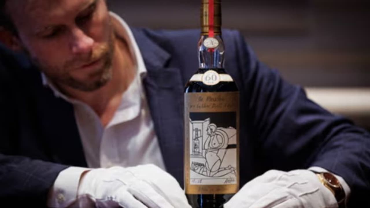 என்னது 22 கோடியா? ஏலம் விடப்பட்ட உலகின் காஸ்ட்லியான விஸ்கி அதுல அப்படி என்னப்பா இருக்கு? என்னது 22 கோடியா? ஏலம் விடப்பட்ட உலகின் காஸ்ட்லியான விஸ்கி அதுல அப்படி என்னப்பா இருக்கு?