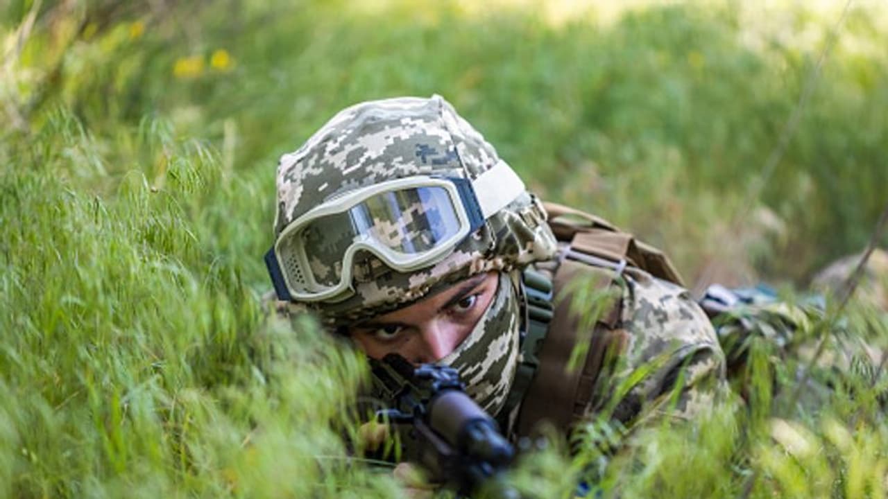 3.8 കിലോമീറ്റര് ദൂരെയുള്ള റഷ്യന് സൈനികനെ വെടിവച്ചിട്ട് യുക്രൈന് സ്നൈപ്പര്; അതും റെക്കോര്ഡ് ! 3.8 കിലോമീറ്റര് ദൂരെയുള്ള റഷ്യന് സൈനികനെ വെടിവച്ചിട്ട് യുക്രൈന് സ്നൈപ്പര്; അതും റെക്കോര്ഡ് !