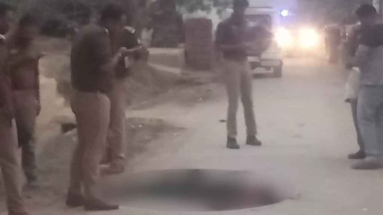 ഉത്തർപ്രദേശിൽ 19 വയസുകാരിയായ അതിജീവിതയെ പട്ടാപ്പകൽ വെട്ടിക്കൊന്ന് പീഡനക്കേസ് പ്രതിയും സഹോദരനും