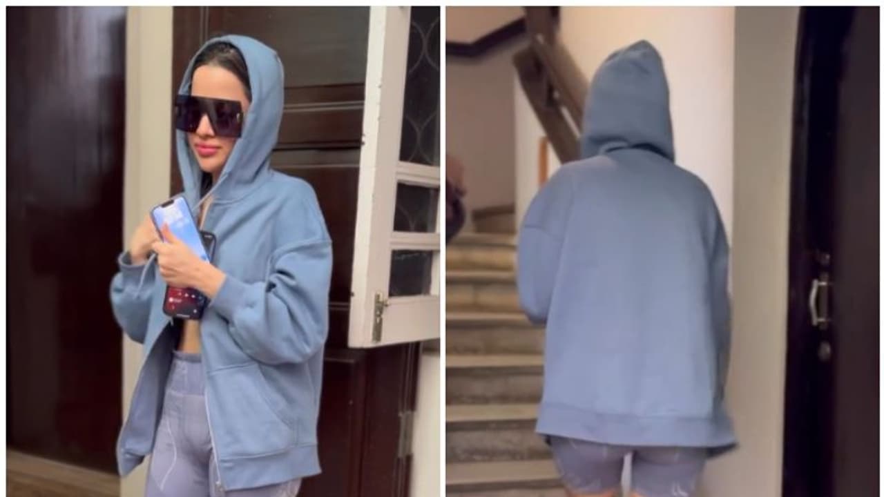 Urfi Javed declines photos in surprising casual look; says "Kitni gandi lag ..." Urfi Javed declines photos in surprising casual look; says "Kitni gandi lag ..."