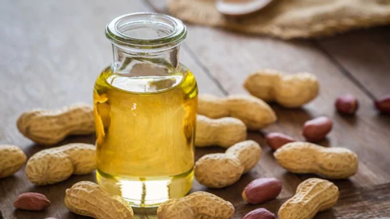 പീനട്ട് ഓയിൽ ഡയറ്റില് ഉള്പ്പെടുത്തൂ; അറിയാം ഈ ഗുണങ്ങള്... പീനട്ട് ഓയിൽ ഡയറ്റില് ഉള്പ്പെടുത്തൂ; അറിയാം ഈ ഗുണങ്ങള്...