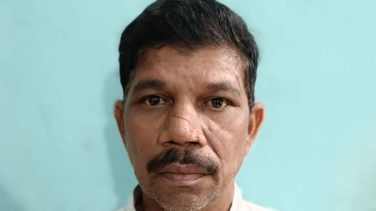 മദ്യം നല്കി വീട്ടമ്മയെ പീഡിപ്പിച്ചു; ഓട്ടോ ഡ്രൈവര് പിടിയില് മദ്യം നല്കി വീട്ടമ്മയെ പീഡിപ്പിച്ചു; ഓട്ടോ ഡ്രൈവര് പിടിയില്