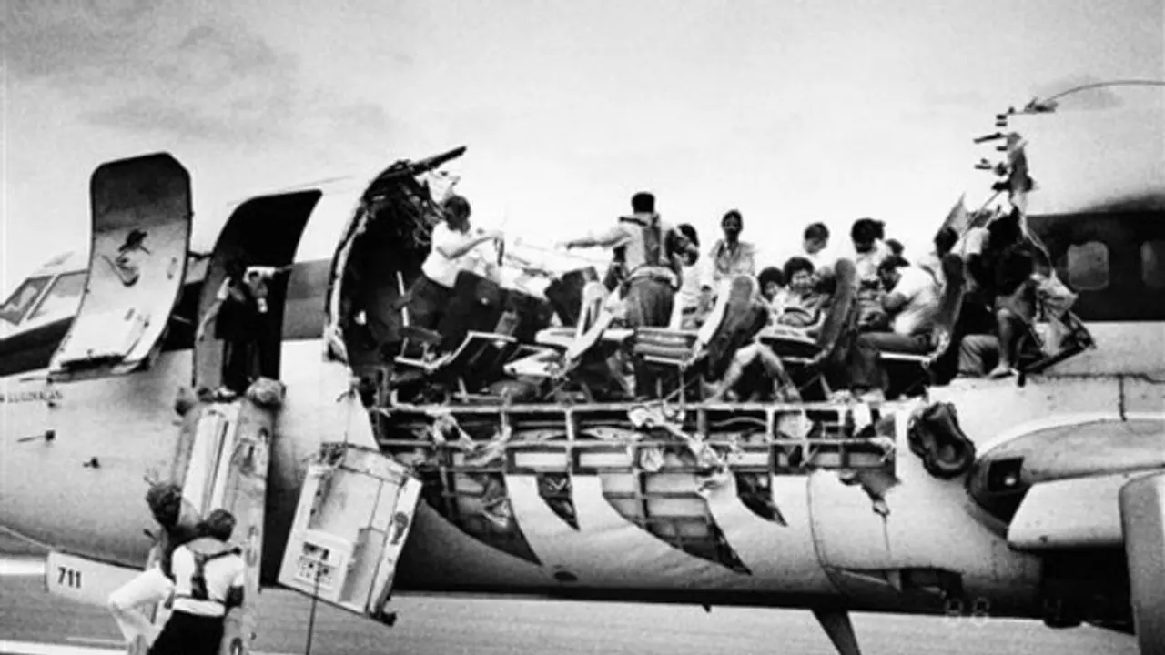 Miracle: పసిఫిక్ పై నుంచి వెళ్లుతుండగా విమానం పైకొప్పు ఊడిపోయింది.. అనూహ్యంగా..! మిరాకిల్ స్టోరీ ఇదే