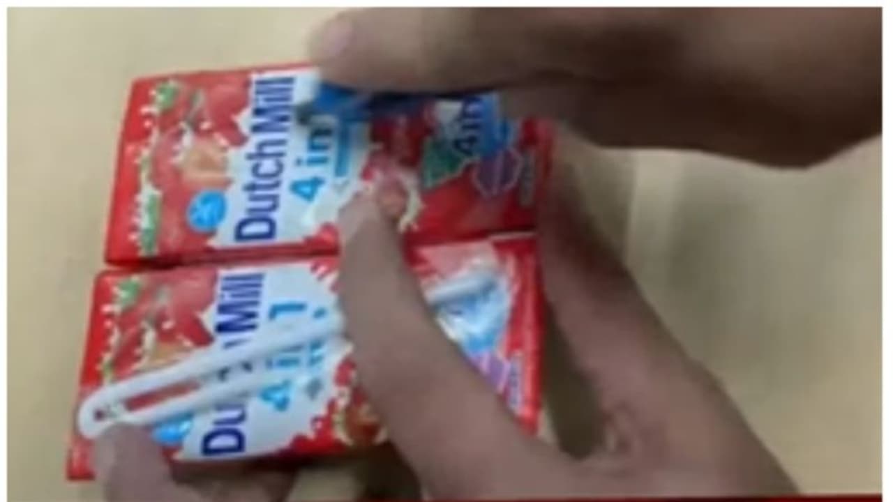 രഹസ്യ വിവരം കിട്ടിയ യാത്രക്കാരനെ പരിശോധിച്ചപ്പോൾ ലഗേജിൽ ഒന്നുമില്ല; ഒടുവിൽ കുടുക്കിയത് കൈയിലെ ജ്യൂസ് പാക്കറ്റ്