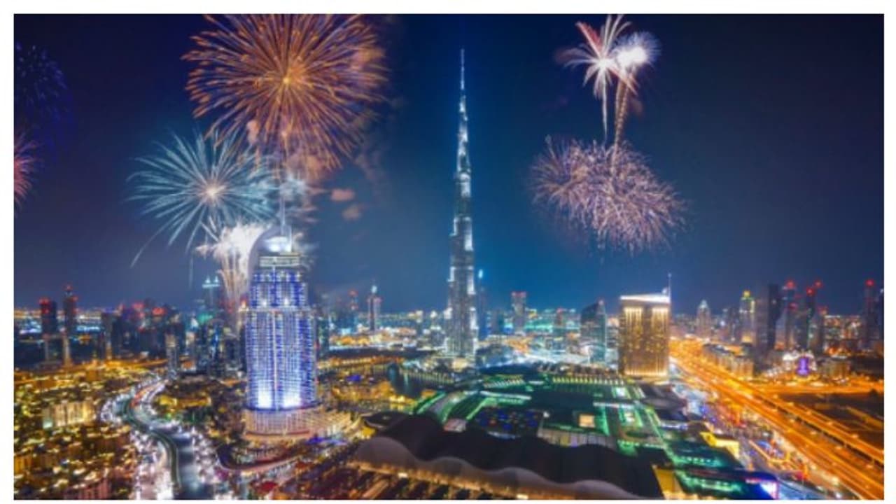 പ്രവാസികൾക്ക് ആഘോഷ ദിനങ്ങൾ; 2024 'പൊടിപൊടിക്കും', അവധി ദിവസങ്ങൾ പ്രഖ്യാപിച്ചു, പൊതു, സ്വകാര്യ മേഖലക്ക് ബാധകം