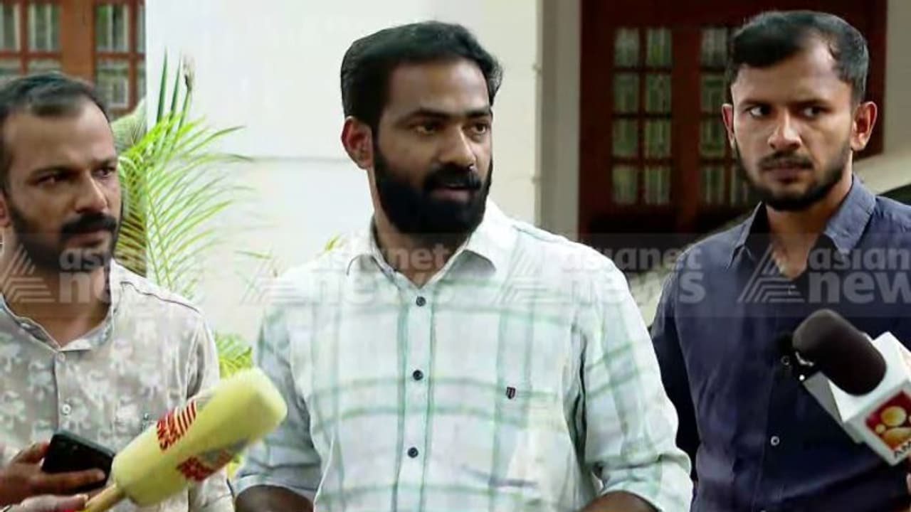 രാഹുൽ മാങ്കൂട്ടത്തിൽ വ്യാജപ്രസിഡന്റ്, പഴയങ്ങാടിയിലേത് ജനക്കൂട്ടത്തിന്റെ സ്വാഭാവിക പ്രതികരണം: ഡിവൈഎഫ്ഐ