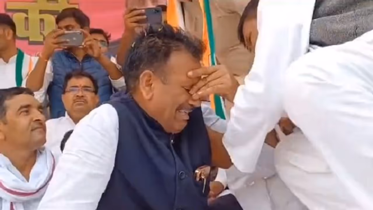 सचिन पायलट दे रहे थे भाषण, उधर मंच पर प्रत्याशी फूट-फूट कर लगा रोने, वजह जानकर करेंगे सैल्यूट 