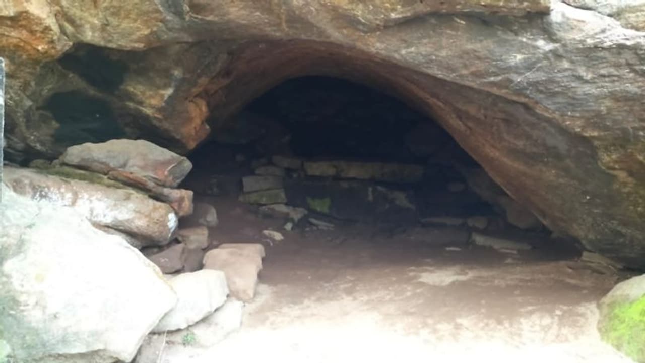 മറ്റ് ദിവസങ്ങളിൽ ഗുഹ നൂഴുന്നത് പ്രേതാത്മാക്കളെന്ന് വിശ്വാസം; തിരുവില്വാമലയിലെ പുനർജനി നൂഴൽ വ്യാഴാഴ്ച മറ്റ് ദിവസങ്ങളിൽ ഗുഹ നൂഴുന്നത് പ്രേതാത്മാക്കളെന്ന് വിശ്വാസം; തിരുവില്വാമലയിലെ പുനർജനി നൂഴൽ വ്യാഴാഴ്ച