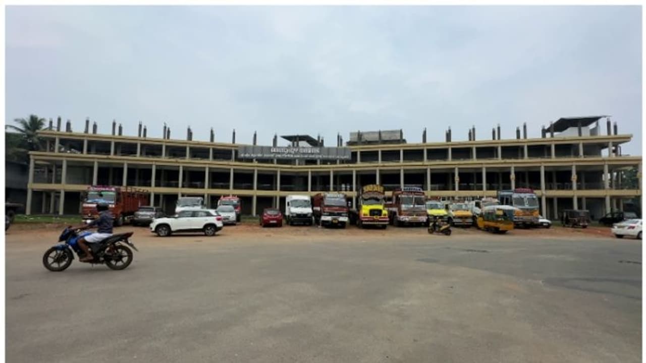 തൊടുപുഴ മങ്ങാട്ടുകവല ബസ് സ്റ്റാൻഡ് ഡിസംബർ 30ന് മുമ്പ് തുറക്കും; ഏഷ്യാനെറ്റ് ന്യൂസ് ചുറ്റുവട്ടം ഇംപാക്റ്റ് തൊടുപുഴ മങ്ങാട്ടുകവല ബസ് സ്റ്റാൻഡ് ഡിസംബർ 30ന് മുമ്പ് തുറക്കും; ഏഷ്യാനെറ്റ് ന്യൂസ് ചുറ്റുവട്ടം ഇംപാക്റ്റ്