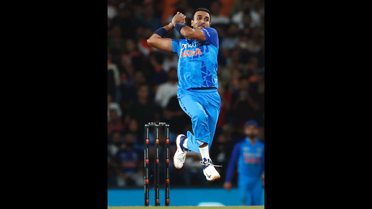 RCB ಮಾಜಿ ವೇಗಿ ಹರ್ಷಲ್ ಪಟೇಲ್ಗೆ ಒಂದೇ ಓವರ್ನಲ್ಲಿ 25 ರನ್ ಚಚ್ಚಿದ ಡೆಲ್ಲಿ ಹುಡುಗ..! RCB ಮಾಜಿ ವೇಗಿ ಹರ್ಷಲ್ ಪಟೇಲ್ಗೆ ಒಂದೇ ಓವರ್ನಲ್ಲಿ 25 ರನ್ ಚಚ್ಚಿದ ಡೆಲ್ಲಿ ಹುಡುಗ..!