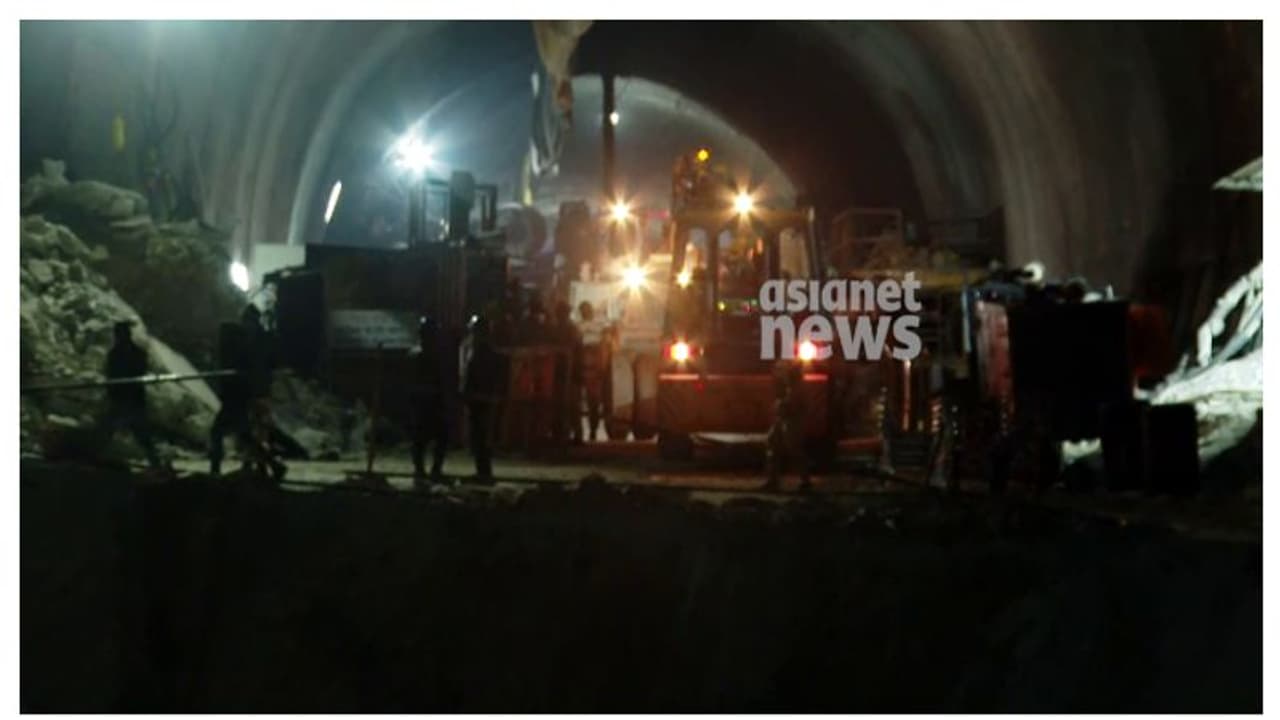 നെഞ്ചിടിപ്പോടെ രാജ്യം; രക്ഷാദൗത്യം അവസാന നിമിഷം പ്രതിസന്ധി, തൊഴിലാളികളെ എയർലിഫ്റ്റ് ചെയ്യും നെഞ്ചിടിപ്പോടെ രാജ്യം; രക്ഷാദൗത്യം അവസാന നിമിഷം പ്രതിസന്ധി, തൊഴിലാളികളെ എയർലിഫ്റ്റ് ചെയ്യും