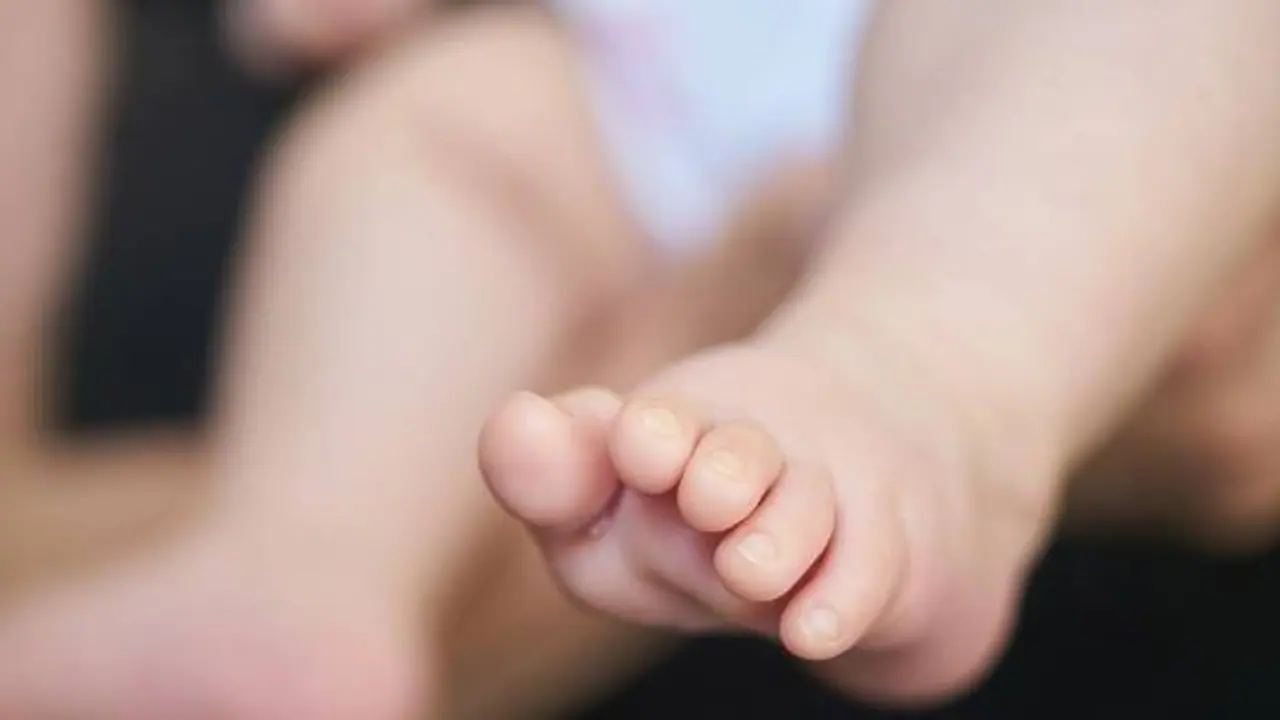 പ്രസവത്തിൽ കുഞ്ഞ് മരിച്ചെന്ന് ഭർത്താവ് അറിയിച്ചു; 4 ലക്ഷം രൂപയുടെ ഇടപാട് അറിഞ്ഞത് വീട്ടിലെത്തി പിറ്റേദിവസം പ്രസവത്തിൽ കുഞ്ഞ് മരിച്ചെന്ന് ഭർത്താവ് അറിയിച്ചു; 4 ലക്ഷം രൂപയുടെ ഇടപാട് അറിഞ്ഞത് വീട്ടിലെത്തി പിറ്റേദിവസം