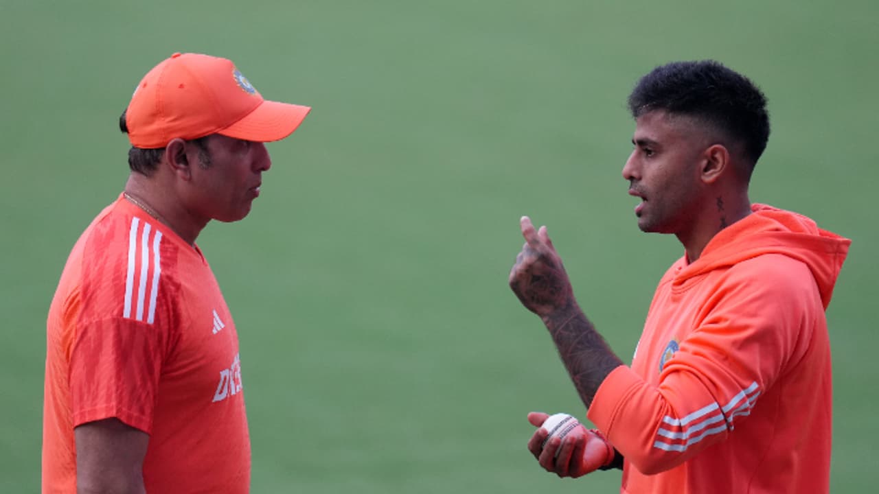 ನಾಯಕ ಸೂರ್ಯಕುಮಾರ್ ಯಾದವ್ ಪ್ರೆಸ್ಮೀಟ್ನಲ್ಲಿ ಇದ್ದಿದ್ದು ಬರೀ ಇಬ್ಬರು ರಿಪೋರ್ಟರ್ಸ್! ನಾಯಕ ಸೂರ್ಯಕುಮಾರ್ ಯಾದವ್ ಪ್ರೆಸ್ಮೀಟ್ನಲ್ಲಿ ಇದ್ದಿದ್ದು ಬರೀ ಇಬ್ಬರು ರಿಪೋರ್ಟರ್ಸ್!