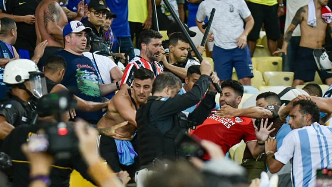 'പൊലീസ് ജോലി ഭംഗിയായി ചെയ്തു'; അര്ജന്റീന ആരാധകരെ തല്ലിച്ചതച്ചതിനെ ന്യായീകരിച്ച് ബ്രസീല് കോണ്ഫെഡറേഷന് 'പൊലീസ് ജോലി ഭംഗിയായി ചെയ്തു'; അര്ജന്റീന ആരാധകരെ തല്ലിച്ചതച്ചതിനെ ന്യായീകരിച്ച് ബ്രസീല് കോണ്ഫെഡറേഷന്