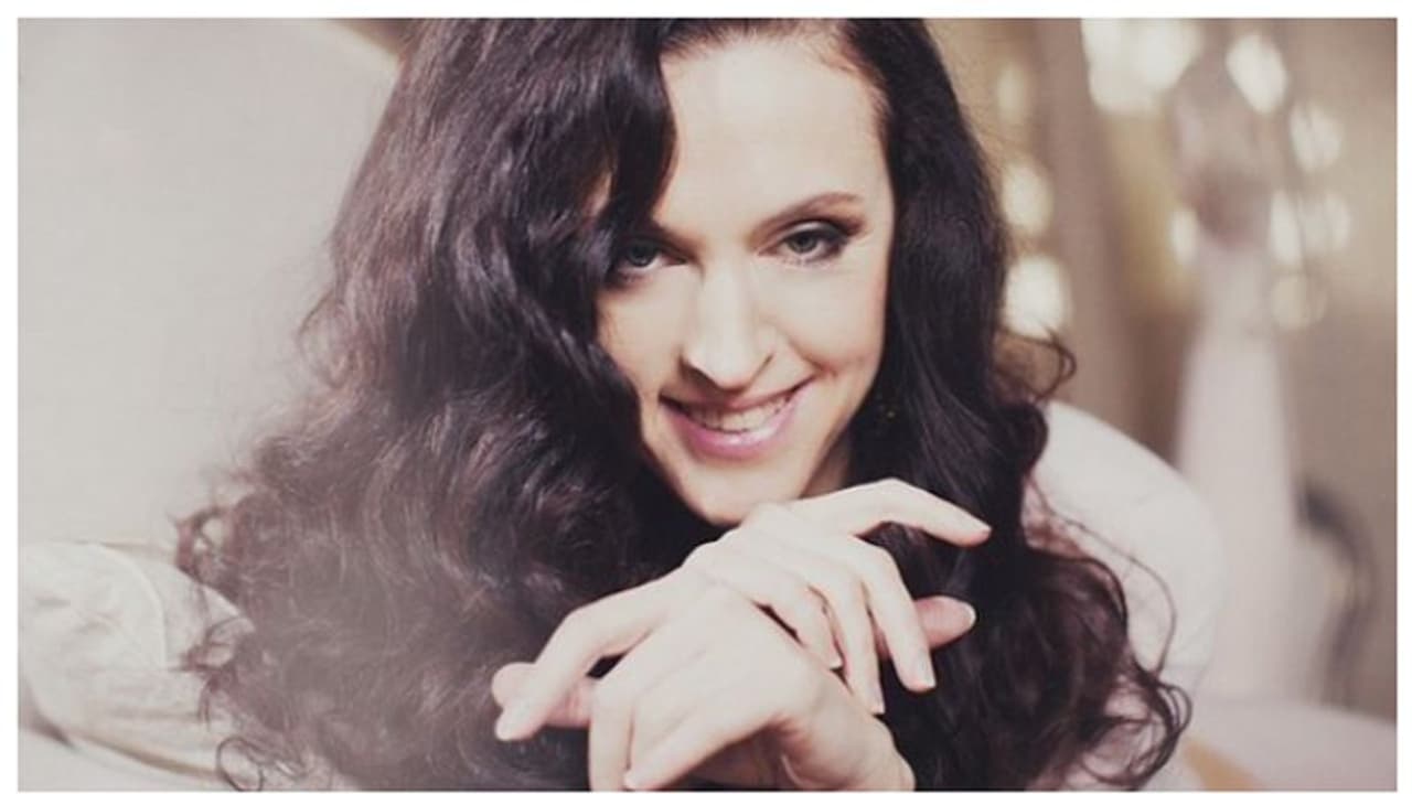 റഷ്യന് സൈനികര്ക്ക് മുന്നില് പരിപാടി അവതരിപ്പിക്കവെ നര്ത്തകി കൊല്ലപ്പെട്ടു റഷ്യന് സൈനികര്ക്ക് മുന്നില് പരിപാടി അവതരിപ്പിക്കവെ നര്ത്തകി കൊല്ലപ്പെട്ടു