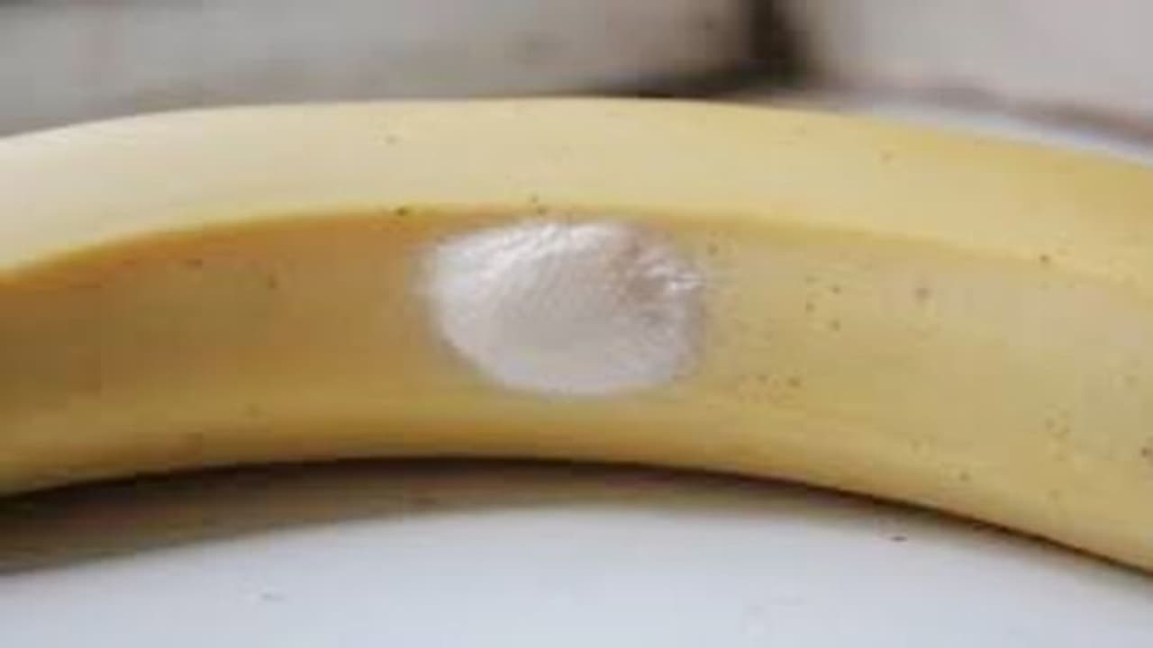 வெள்ளைப் புள்ளிகள் உள்ள வாழைப்பழத்தை சாப்பிடாதீங்க... காரணம் தெரிஞ்சா அருவருப்பா பீல் பண்ணுவீங்க!